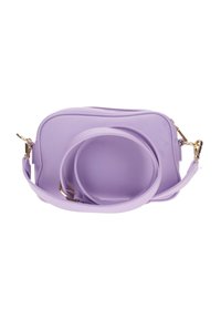 Borsa a tracolla sintetica viola con texture liscia, chiusura a zip e tracolla rimovibile. Presenta una forma arrotondata e un design minimalista.