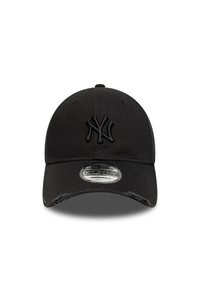 Μαύρο καπέλο του μπέιζμπολ από ύφασμα με κεντημένο λογότυπο. Διαθέτει καμπυλωτή κορδέλα και ρυθμιζόμενο λουράκι. Υφή με λεπτομέρειες ραφής.