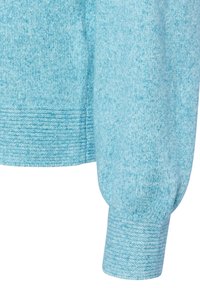 Helles, lichtblaues, gestricktes Pullovern mit Rippenbündchen an den Ärmeln und passendem Rippenbundrand auf Wollstoff.