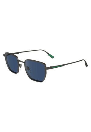 Occhiali da sole rettangolari con lenti blu scuro, montatura in metallo nero e accenti verdi sulle aste. Include cuscinetti per il naso regolabili per un comfort ottimale.