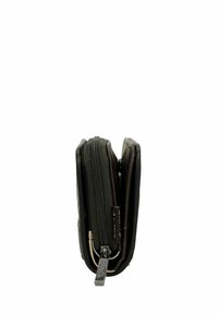 Cartera de cuero negro con cierre de cremallera, que cuenta con dos compartimentos y un diseño elegante, que exhibe una textura suave y un detalle minimalista.