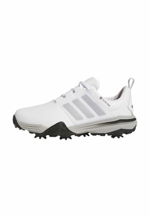 Hvid Adidas golfsko med sort spidsål, tre sølvstriber, Gore-Tex mærke og trækflig ved hælen, sideprofil.