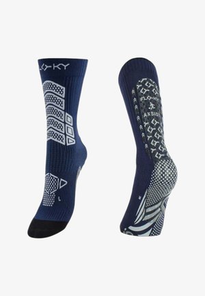 Chaussettes de sport navy avec motifs de grip texturés, dotées d'accents argentés et de zones de renforcement au niveau des orteils et du talon. Indicateurs gauche et droit présents.