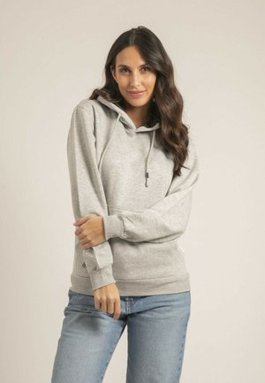 Hoodie gris clair avec capuche à cordons, poignets côtelés et poche frontale. Assorti avec un jean bleu, sur un fond neutre.