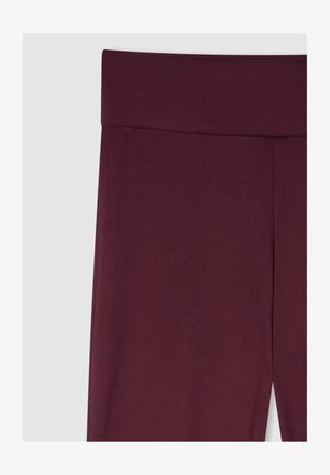 Bordowe legginsy z wysokim stanem, gładka tekstura, elastyczny materiał, minimalna ilość szwów, dopasowany krój. Idealne zarówno do aktywności fizycznej, jak i na co dzień.