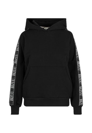 Czarna bluza z kapturem, z przednią kieszenią kangurka oraz białym paskiem z napisem "BIZUU" wzdłuż obu rękawów.