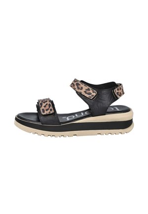Sándalo negro con correas de estampado de leopardo, cierres ajustables de gancho y bucle, suela acolchada y una plataforma gruesa de color beige para mayor altura.