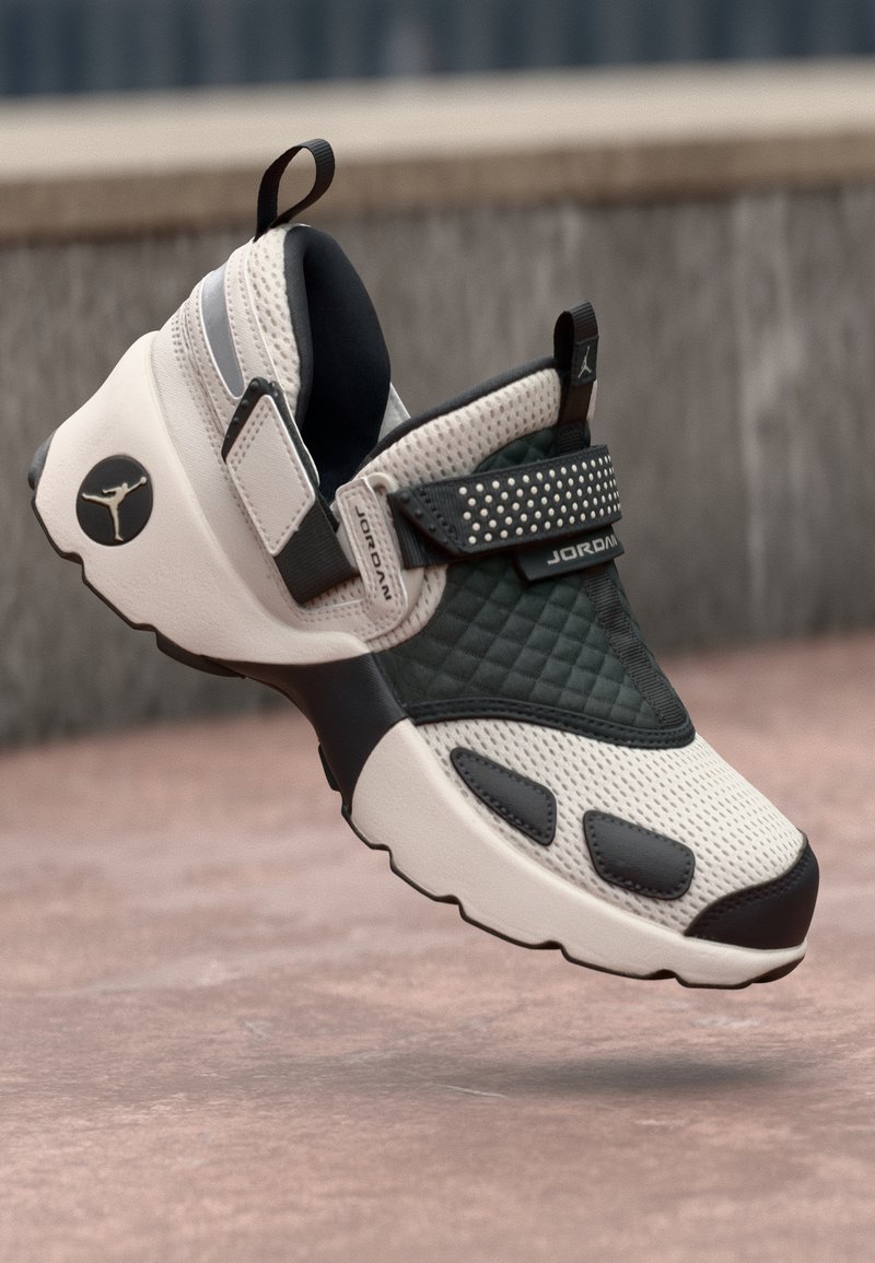 Jordan TRUNNER LX UNISEX - Tenisice - light orewood brown/anthracite