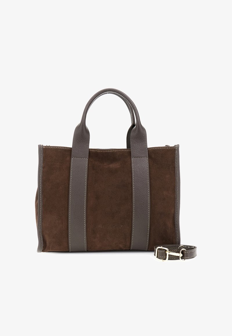 Borsa a tracolla in suede marrone con dettagli in pelle marrone scuro, manici doppi e una tracolla staccabile. Presenta dettagli di cucitura lungo le cuciture.
