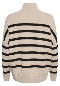 Pull-over beige avec un col montant, présentant de larges rayures horizontales noires. Texture douce et coupe décontractée avec épaules tombantes.