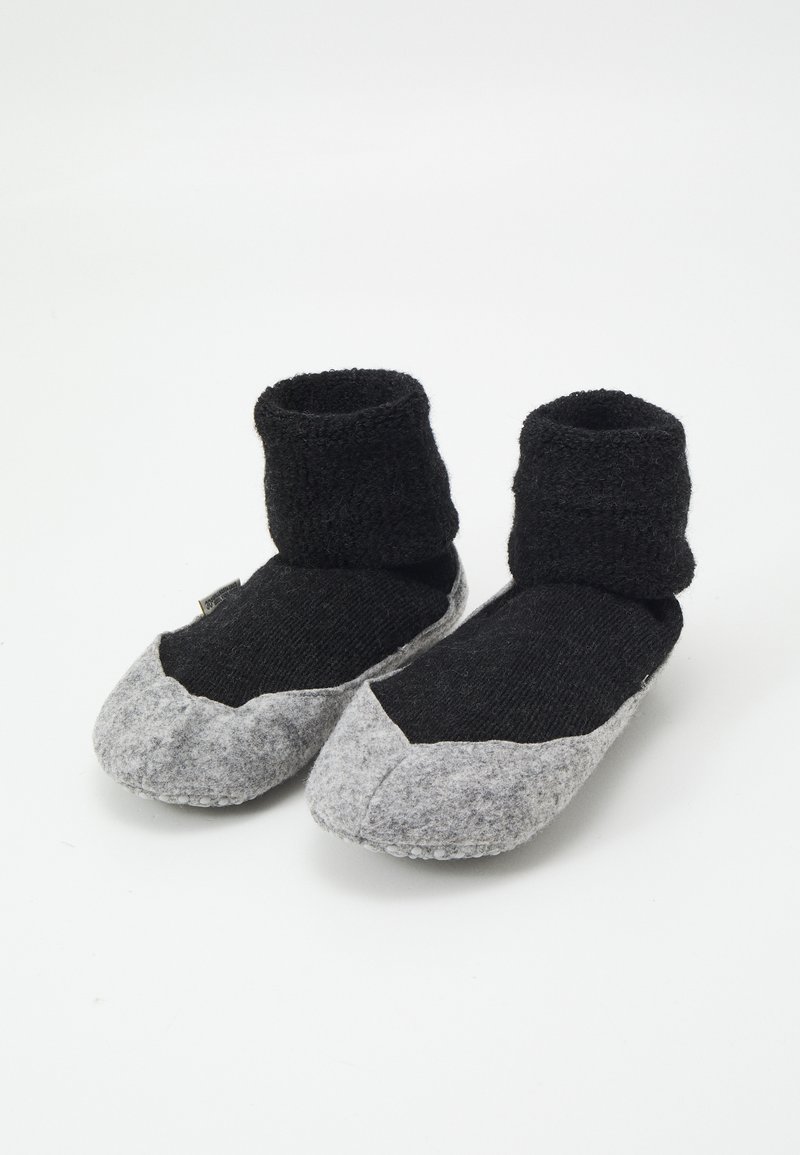 Felt slippers featuring a black knitted upper, gray felt toe, and flexible rubber sole for grip. Soft texture and ankle coverage design.