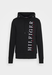 Hoodie nero con tasca a marsupio. Presenta testo logo verticale bianco e rosso sulla parte anteriore. Cappuccio con coulisse e polsini a coste. Tessuto morbido.