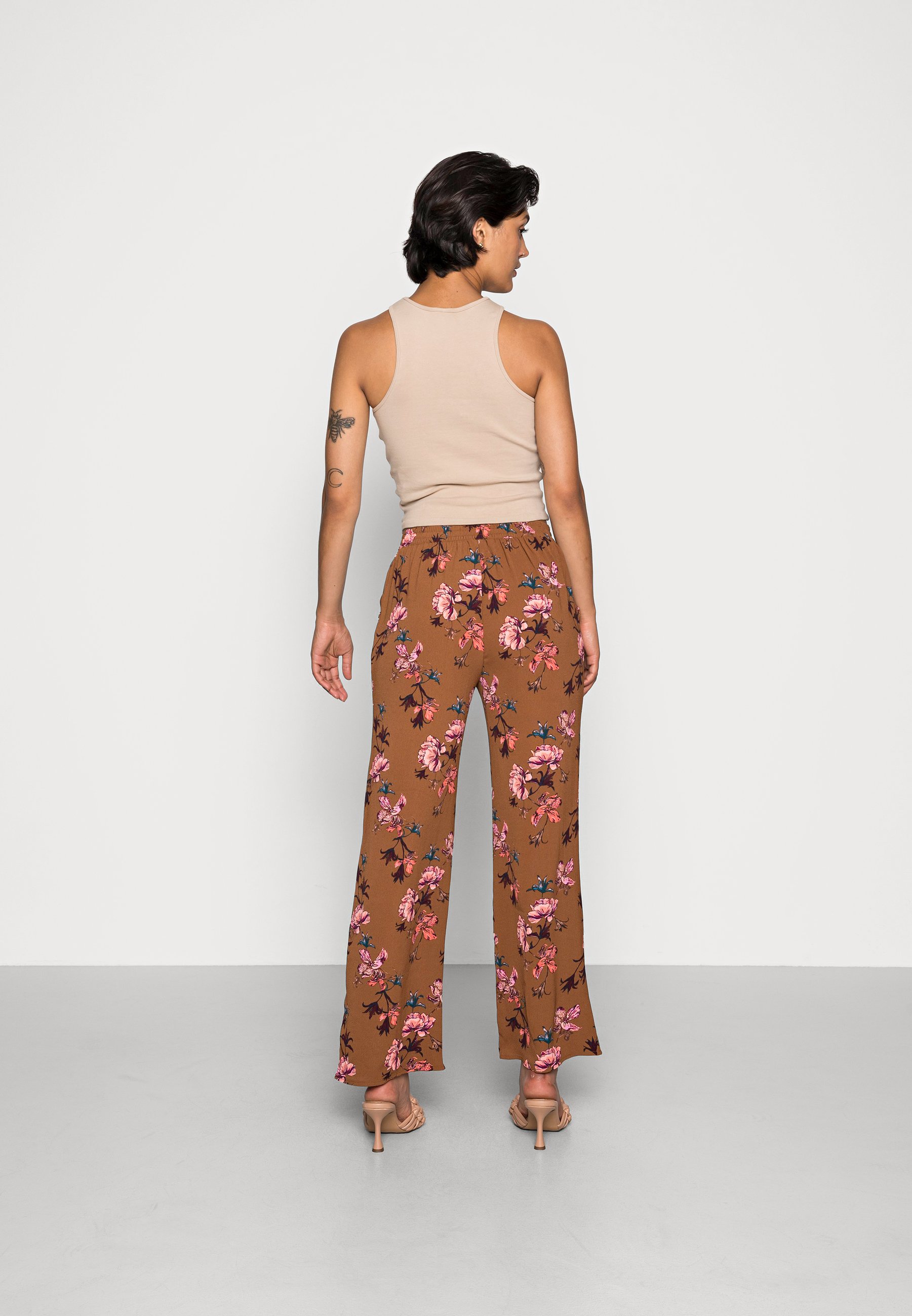 ONLY ONLNOVA PALAZZO PANT - Pantalones - argan oil/fall devon/marrón -  Zalando.es