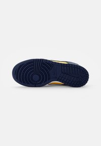 Nike Sportswear DUNK LOW - Sneakers basse - varsity/midnight navy-white-total orange