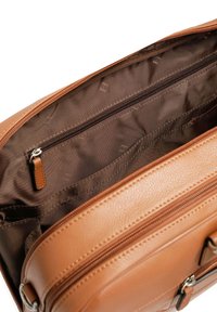 Bruine leren tas met twee ritscompartimenten. Het interieur is voorzien van een donkerbruine stoffen voering en een extra ritszak.