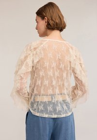 Thumbnail Image 3