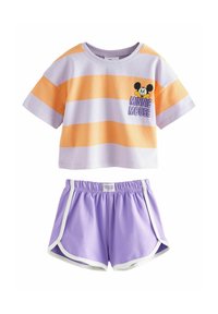 Puuvillainen kahden osan asukokonaisuus, jossa on raidallinen laventelin- ja oranssinsävyinen lyhythihainen paita, jossa on Minnie Hiiri -grafiikkaa, sekä yhteensopivat laventelin väriset shortsit valkoisella reunuksella.