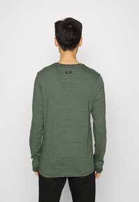 Petrol Industries Camisola de manga comprida - forest night