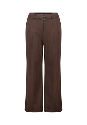 Pantalon large marron avec ceinture à boucle circulaire, texture lisse et plis centraux pour un design structuré.