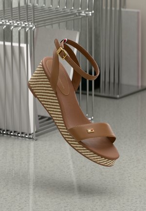 Platform sandals - cognac