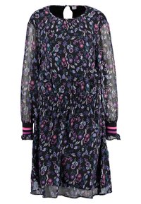 Svart blommig klänning med långa genomskinliga ärmar, elastisk midja och randiga manschetter. Har rosa, lila och blå blommönster mot en mörk bakgrund.