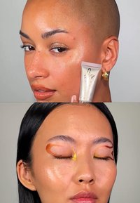 Due volti: uno con i capelli corti che tiene un tubo di argento, l'altro con i capelli lunghi che mostra un trucco per gli occhi arancione e oro su una pelle luminosa.