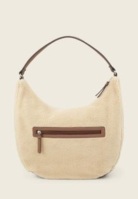 Kremowa torba na ramię z syntetycznego futra, z brązowym skórzanym paskiem i przednią kieszenią na zamek. Miękka tekstura i zaokrąglony kształt.