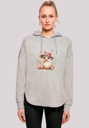 Grauer Hoodie mit einer vorderen Illustration eines Kükens, das einen mit Blumen und Eiern dekorierten Hut trägt. Er zeichnet sich durch eine lässige Passform und eine weiche Textur aus.