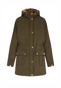 Parka verde con cappuccio foderato in pelliccia leopardata, bottoni a scatto frontali, vita regolabile e due tasche anteriori con patta e bottoni a scatto.