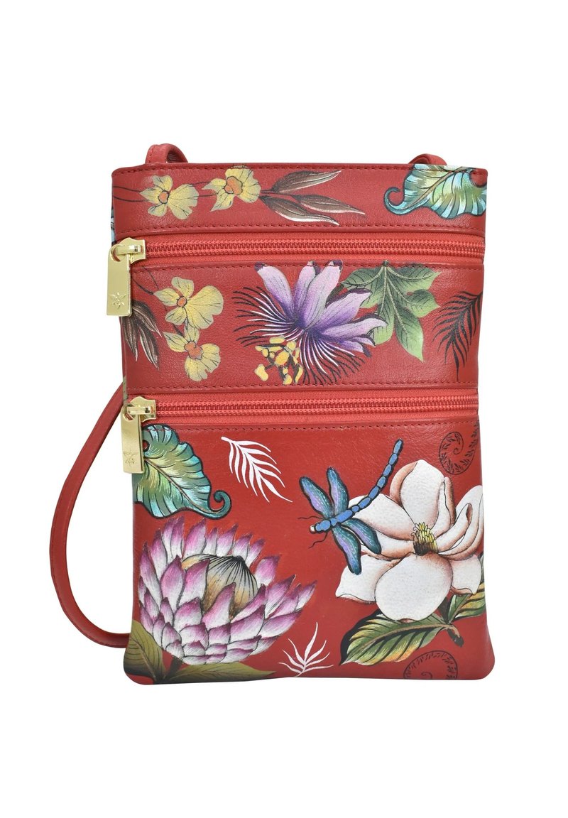 Rode leren tas met bloemontwerpen en een libel, voorzien van twee ritscompartimenten, gouden hardware en een schouderband.