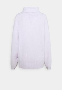 Vaaleanpunainen neulottu pusero, jossa on korkea kaulus, resorit hihansuissa ja helmassa, löysä istuvuus ja teksturoitu kangas.