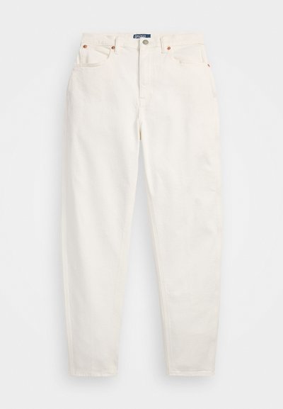 Balti džinsai su tiesiu kirpimu, aukštu liemeniu, variniais nuleidžiamais taškais ir penkių kišenių dizainu. Lygus paviršius, klasikinis stilius.