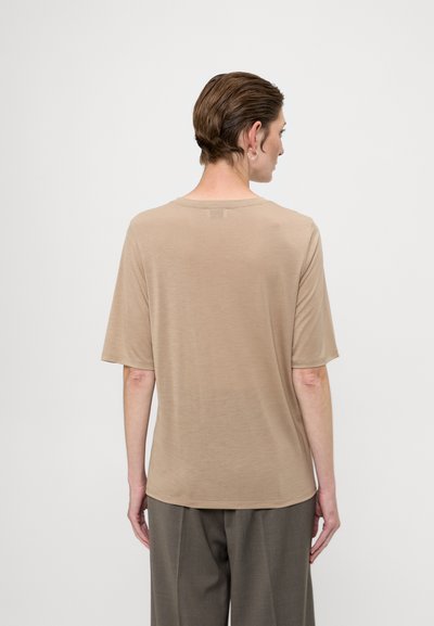 Filippa K ELENA TEE - T-shirts print - sandstone