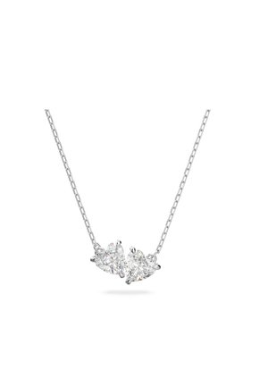 Colar de corrente de prata com duas pedras preciosas em forma de pera, cada uma com engastes de garras, exibindo brilho e clareza.