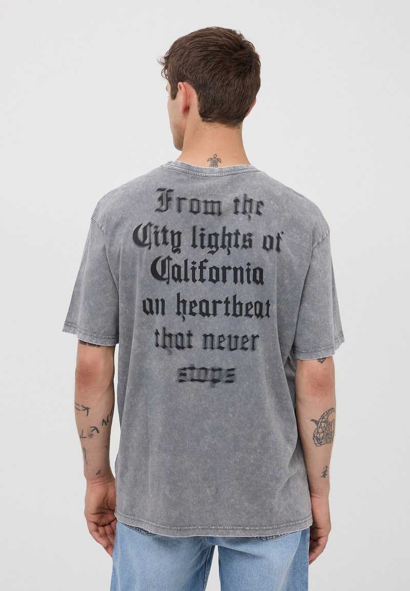 Terranova CON SCRITTA GOTICA FRONTE/RETRO - T-shirt con stampa - grigio