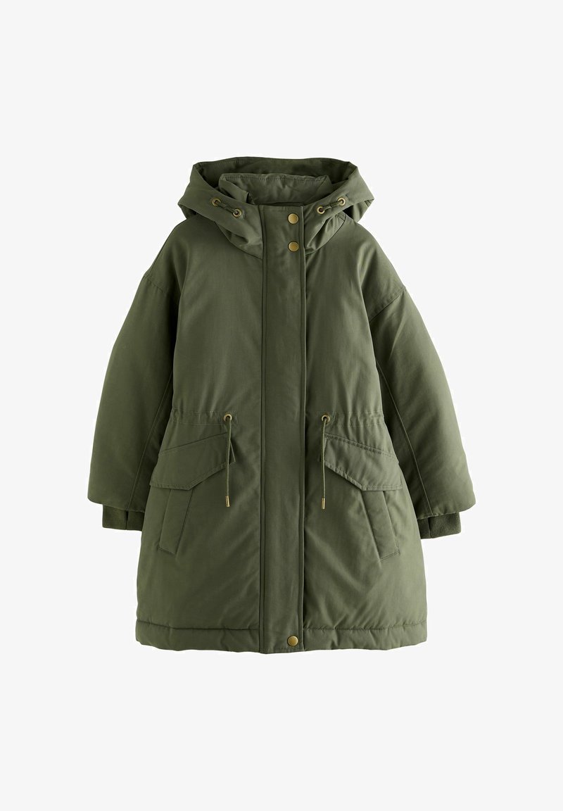 Maslinasto zeleni dukserica sa kapuljačom, s zlatnim dugmadima, strukom na vezanje i dva prednja džepa. Glatka, teksturirana tkanina.