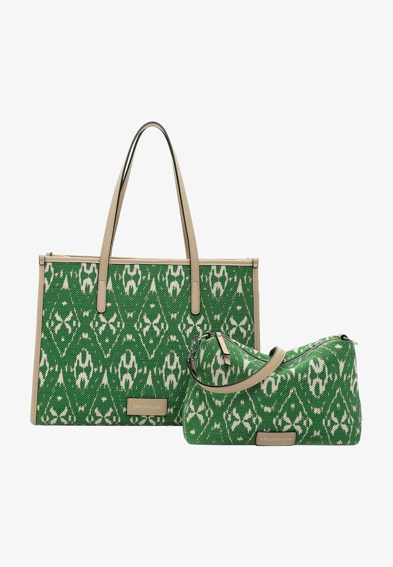 Deux sacs à main verts et blancs à motifs avec une bordure beige, un sac cabas avec de longues anses et un plus petit sac zippé avec une bandoulière, tous deux étiquetés Emily & Noah.