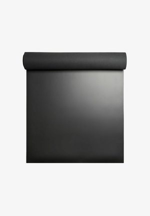 Tapis de yoga noir mat enroulé, avec une texture lisse et une forme cylindrique, adapté aux exercices ou activités de fitness.