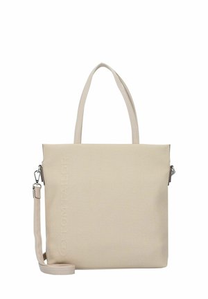 Beige vierkante draagtas met twee handvatten, een afneembare schouderriem en een subtiele, gegraveerde merknaam aan de voorkant.