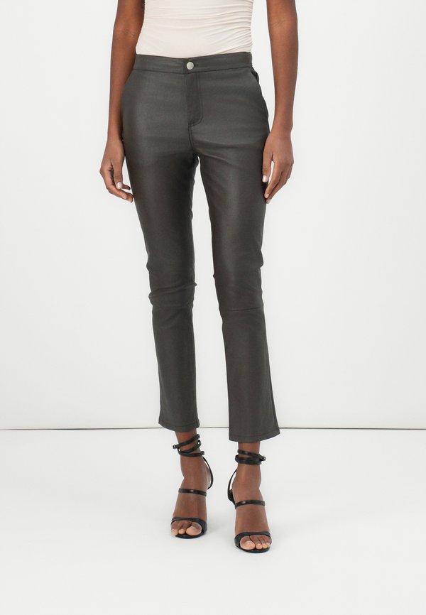 LEYA REFINED STRETCH - Leather trousers - turkish coffee