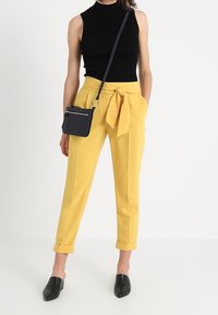 Liebeskind Berlin Taška s příčným popruhem - dark blue