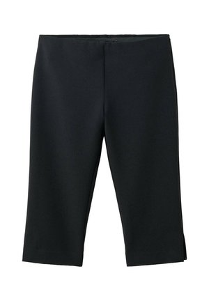 Pantalones cortos ajustados de color negro hasta la rodilla con un diseño limpio y sencillo, sin bolsillos visibles ni adornos.
