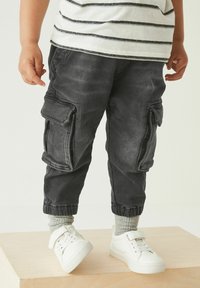 Next COMFORT - Avar lõikega teksad - black denim