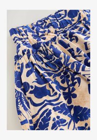 Non selezionato, blue white print