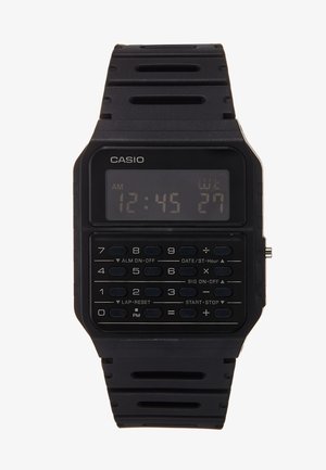 Schwarze Digitaluhr mit rechteckigem Gehäuse und Gummiband. Verfügt über ein Raster von Tasten für Funktionen und zeigt Zeit und Datum im digitalen Format an.