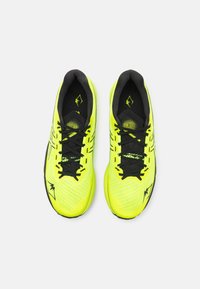 ASICS FUJI SPEED 3 - Krosa skriešanas apavi - safety yellow/black