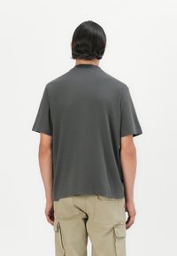 Jack & Jones PREMIUM JPRBLACHAD BRANDING CREW NECK TEE - Majica kratkih rukava s printom - volcanic ash