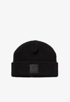 Gorro de punto negro con doblez, con una superficie texturizada y un parche de logo cuadrado negro en la parte frontal.