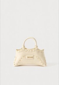 Kremna torbica z vzorcem krokodila, z zlatimi zakovicami, zaobljenimi ročaji in pravokotno osnovo; na sprednji plošči je logotip.