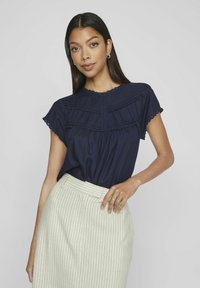 VILA MIT KURZEN ÄRMELN DETAILREICHES - Camicetta - navy blazer